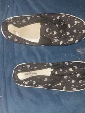 Kids Black Slip-On Sneakers with Moon & Cat Print